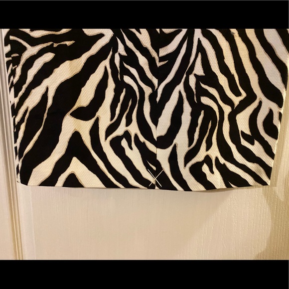 WHBM zebra print pencil skirt in size 2 - Picture 4 of 5